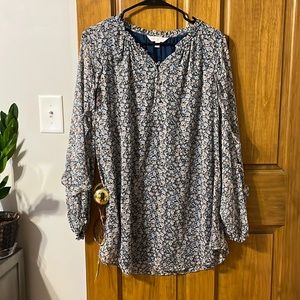 Women’s size extra large, long sleeve blouse